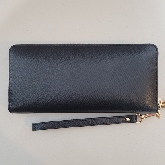 Michael Kors Large Black Saffiano Leather Continental Zip Around Travel Wallet - Picture 2 of 9